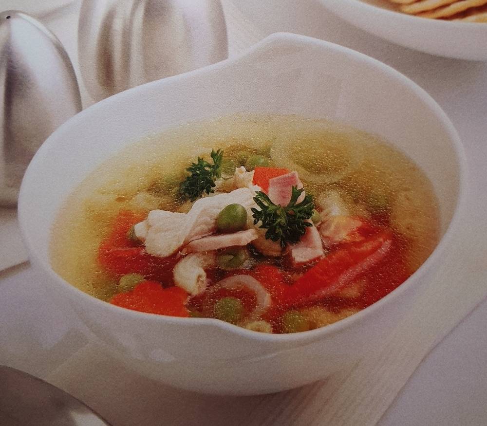 Makaroni Soup, known as ซุปมักกะโรนี (Soup Makaroni)